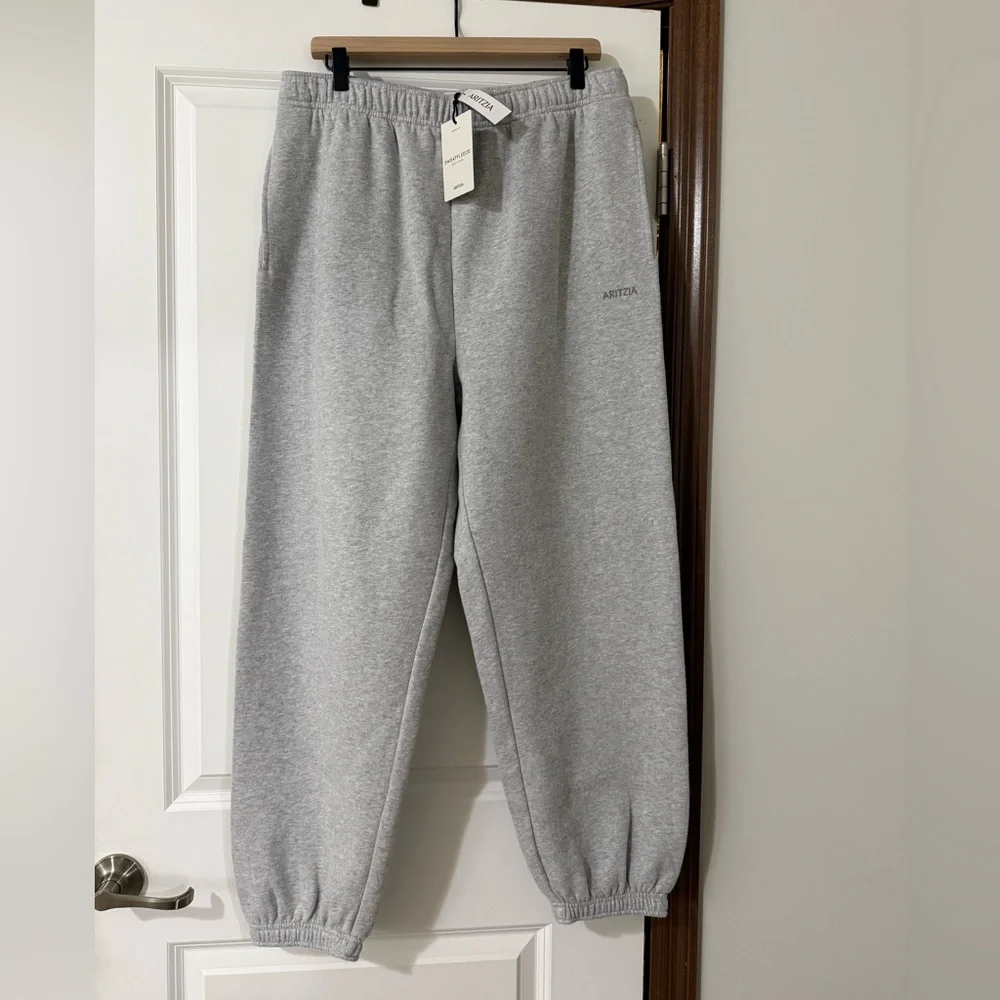 SOLD NWT Aritzia Mega Fleece Sweatpants - Picture 2 of 6